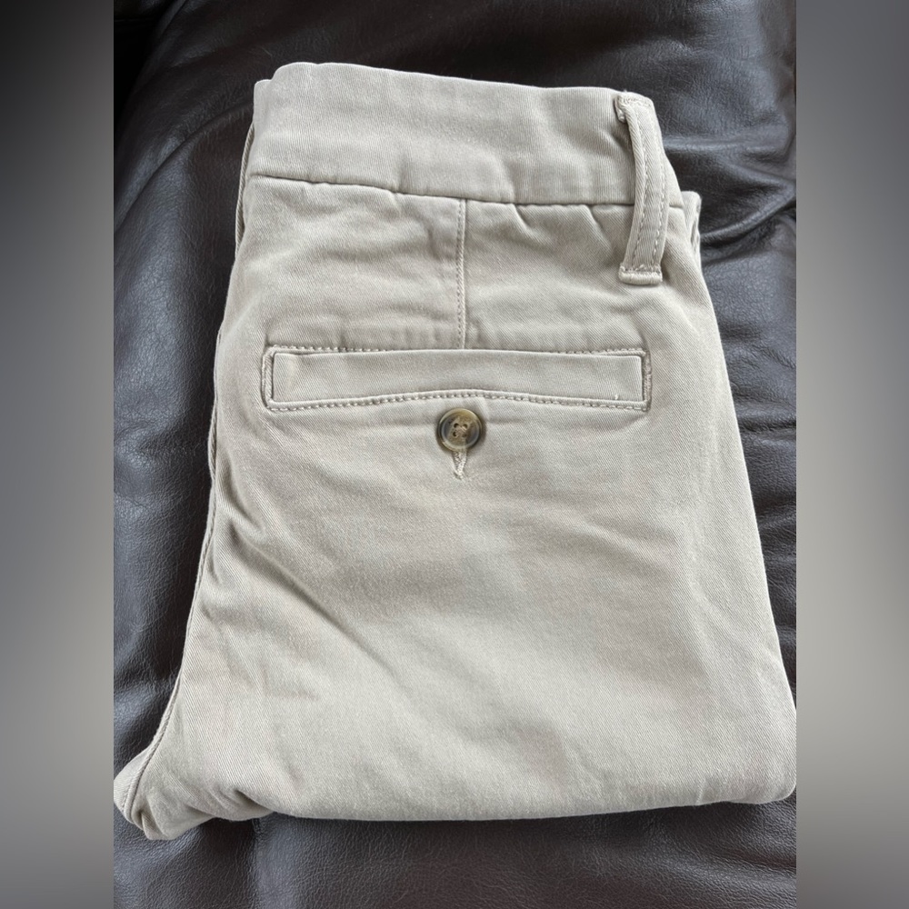 Womans American Eagle Skinny super stretch Khaki pants. Size 0 Regular.
